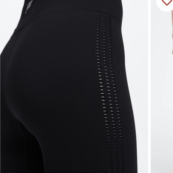 NWT! Fabletics Sync Seamless High-Waisted 6'' Short - Size X-Small - Black - Picture 4 of 5